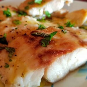 Нилски костур с печени картофи и доматена салца